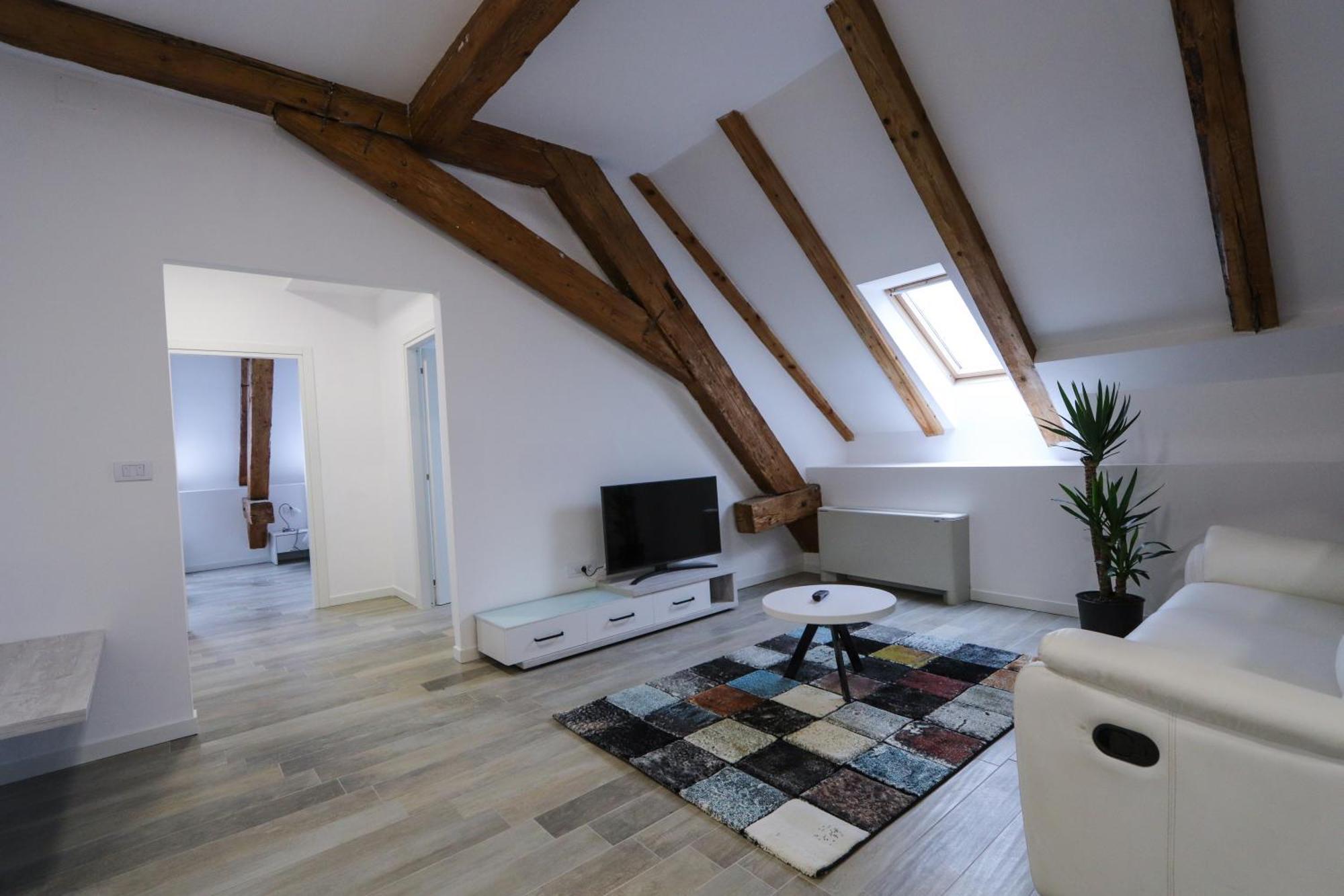 Palatul Lugoj Apartment Екстериор снимка